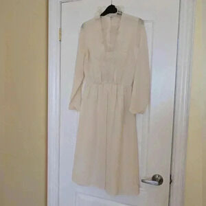 1960s Vintage cream dress with ruffle  collar size small